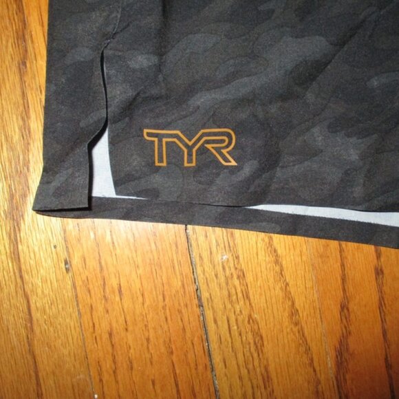 TYR Athletic Shorts Men Tag Sz S NWOT - Picture 3 of 9